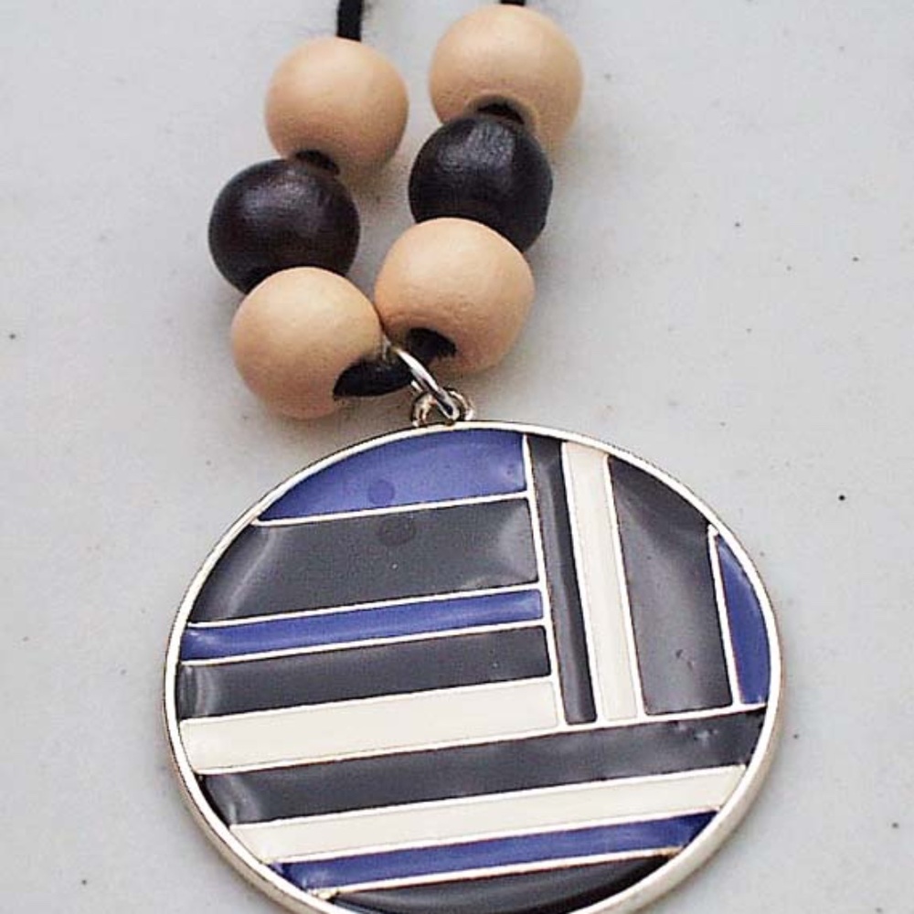 GEOMETRIC DESIGN METAL FOCAL NECKLACE, 20 INCHES, WITH BEAD ACCENTS, NAVY BLUE/